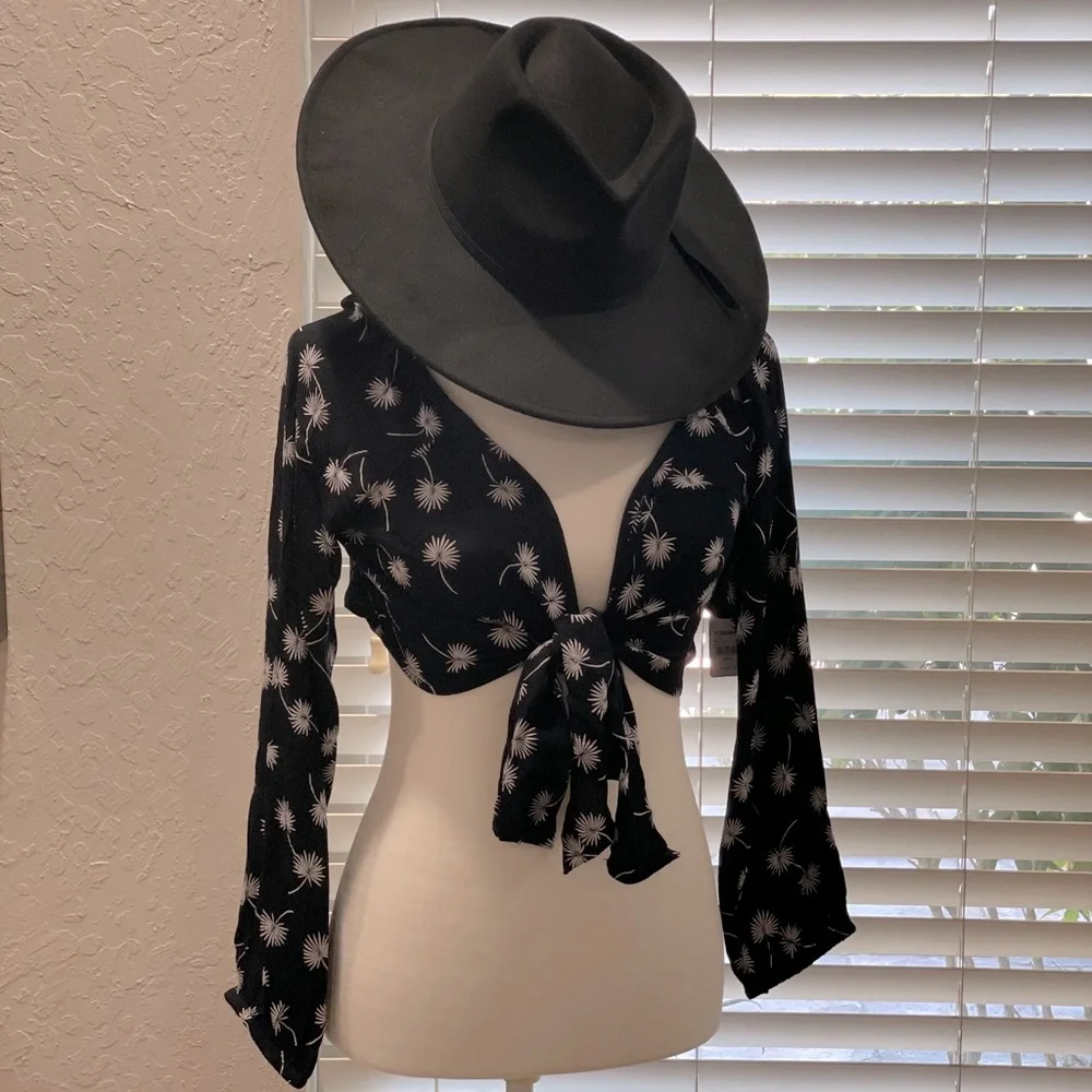 Front Tie Floral Crop Top Black - Picture 3 of 4
